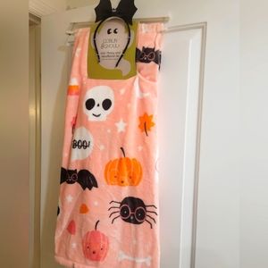 Pink Halloween Throw Blanket. 🎃 Pink Halloween Blanket